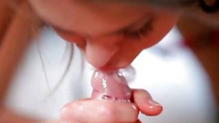 Cutie is sexually shouldering a soaked sugar-plum